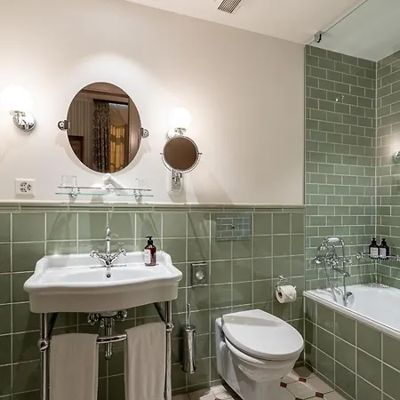 Отель Grandhotel Giessbach